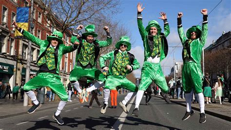 Why We Wear Green on St. Patrick’s Day | HISTORY