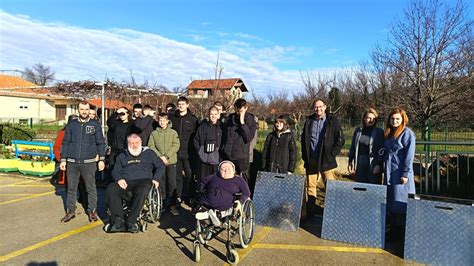 Za pristupačniji Knin: Srednjoškolci izradili pristupne rampe za osobe ...