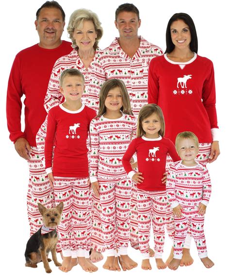 Holiday Matching Family Pajamas | MomMeMatch.com