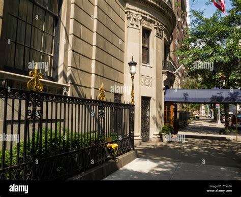 Cosmopolitan club nyc hi-res stock photography and images - Alamy