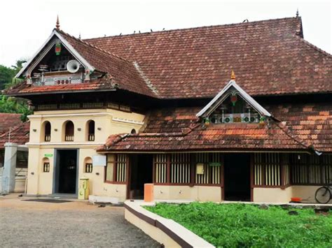 A 1000-Year-Old Kerala Mosque Opens Its Doors For Women For The First Time