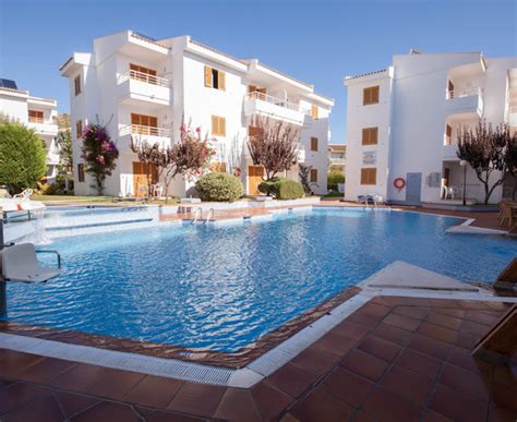 APARTHOTEL FLORA (Port de Pollenca, Majorca, Spain) - Apartment Reviews ...