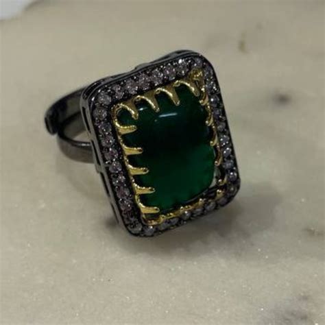 SANYOGITA EMERALD RING – ADC SHEMONA