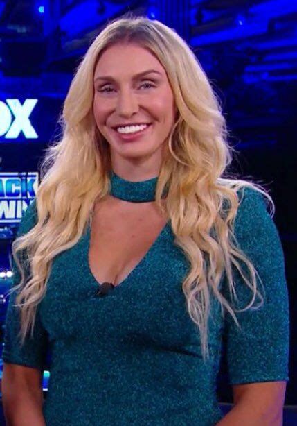 CWC Final Fan Girls Crowd 的图像结果