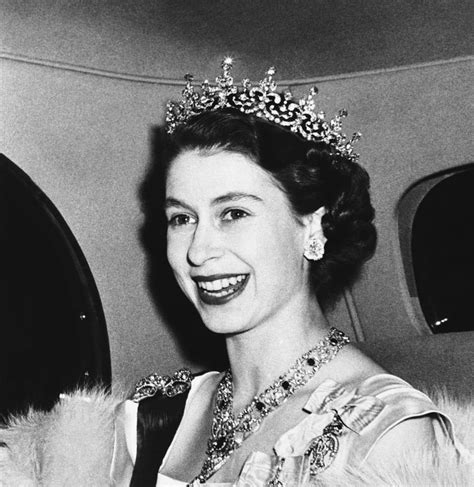 Pin by Richard E. Belfrey, II on Long Live the Queen! | Queen elizabeth ...