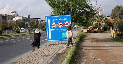 AYDIN’DA YAYALARI ÇİLEDEN ÇIKARAN TRAFİK LEVHASI | Denizli Yeni Olay Haber