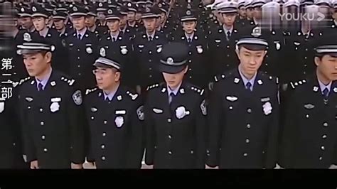 警中警：两名干警牺牲，追悼会上全体公安干警脱帽致敬，追悼烈士_新浪新闻