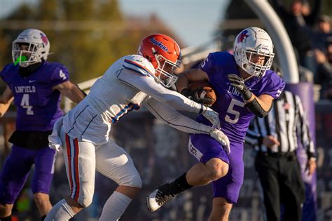 Linfield pulls away to beat Pomona-Pitzer 51-24 in 1st round of ...
