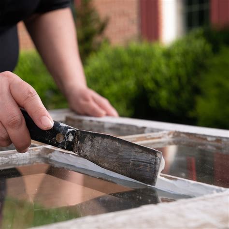 DAP 10.1-oz Waterproof Interior/Exterior White Window Glazing Compound ...