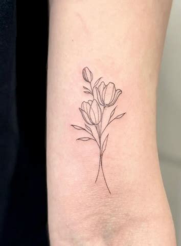 30 Small Tattoo Ideas for Women: Minimalist Designs That Make a Statem ...