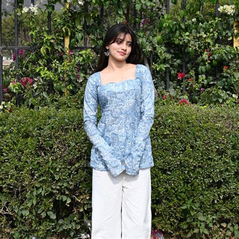 SUNAINA - Sweetheart Neckline Top – Fashion Capital