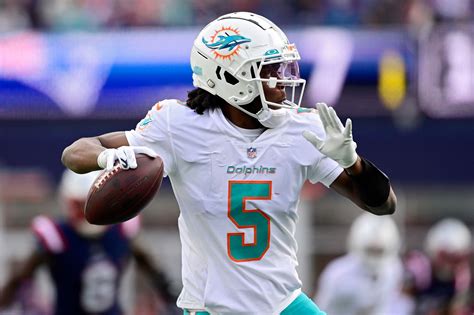 Teddy Bridgewater injury update: Dolphins quarterback sustained broken ...