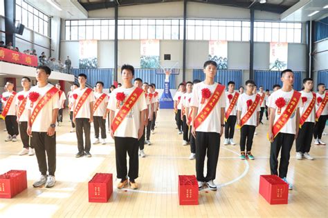 湖南省岳阳市为2023年度岳阳籍考入军队院校的考生举行集中欢送仪式 - 封面新闻