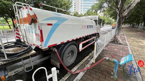 西安市政回应30多车追尾:道路洒水为城管部门进行|城管部门|洒水|追尾_新浪新闻