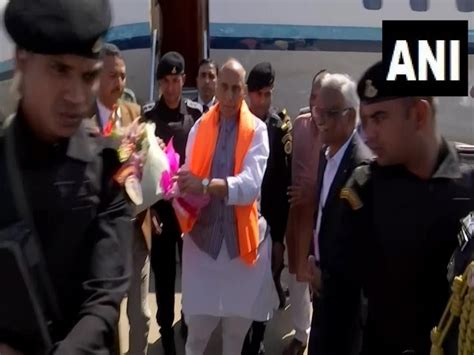 Defence Minister Rajnath Singh arrives in Bengaluru to attend Aero ...