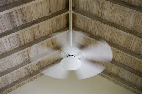 Which Way Should a Ceiling Fan Turn in Summer? | Chesapeake Electric