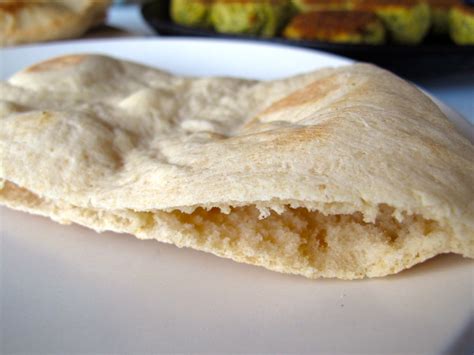 Homemade Pita Bread and Hummus | spontaneous tomato