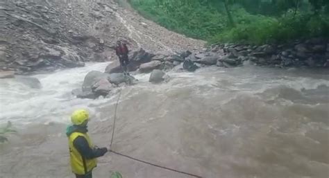 Uttarakhand: SDRF rescues man trapped due to overflowing of river in ...