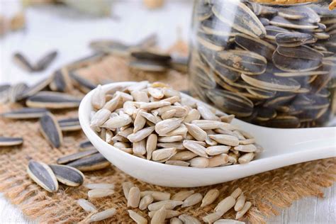 6 Benefits of Sunflower Seeds, Plus Facts and Nutrition