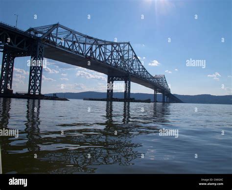 Tappan Zee Bridge over the Hudson river Stock Photo - Alamy