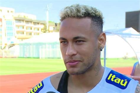 Recuperado, Neymar participa de treino da Seleção em Sochi - SBT News