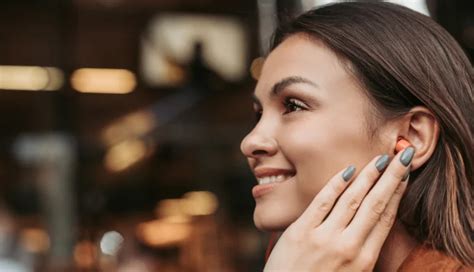 11 Ways to Treat Hearing Loss at Home - lifeberrys.com