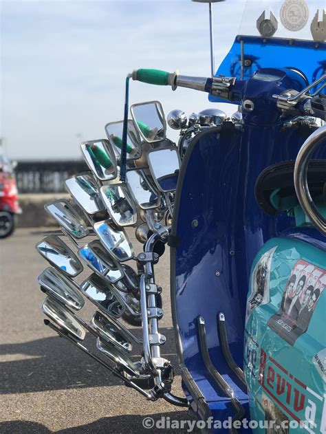 Mod scooters : 60s style classic Vespa and Lambretta scooters