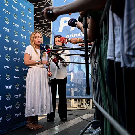 Giorgia Meloni's feet