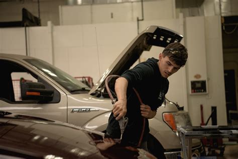 Auto Collision Technology Program 的图像结果