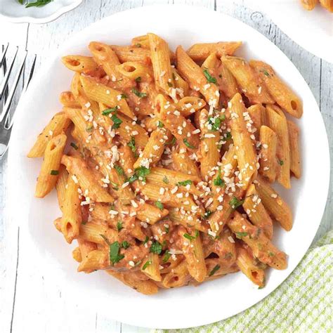 Creamy Vegan Tomato Pasta (without Cashews) - Delightful Adventures