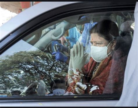 AIADMK goes to police against non-members using its flag, Sasikala's ...