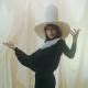 THREE HOURS (FEAT. JOHN PARISH) (EN ESPAÑOL) - Aldous Harding - LETRAS.COM
