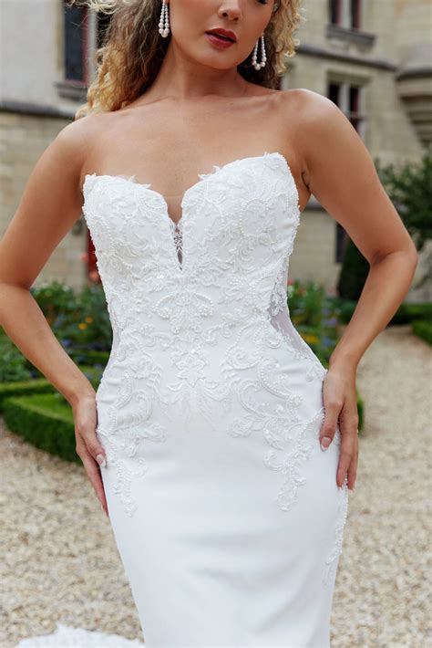Sophisticated Lace Column Wedding Dress with Cutout Train
