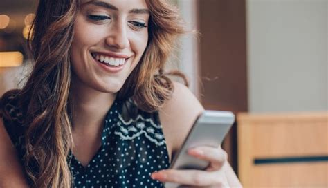 4 Quick Tips on How To Initiate Conversation With Men While Online ...