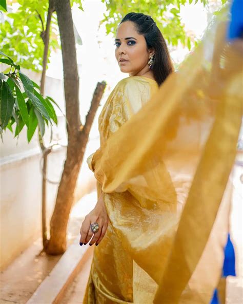 Anasuya : నీలి కళ్ళతో అదరగొడుతున్న అనసూయ.. | Anasuya stunning looks ...