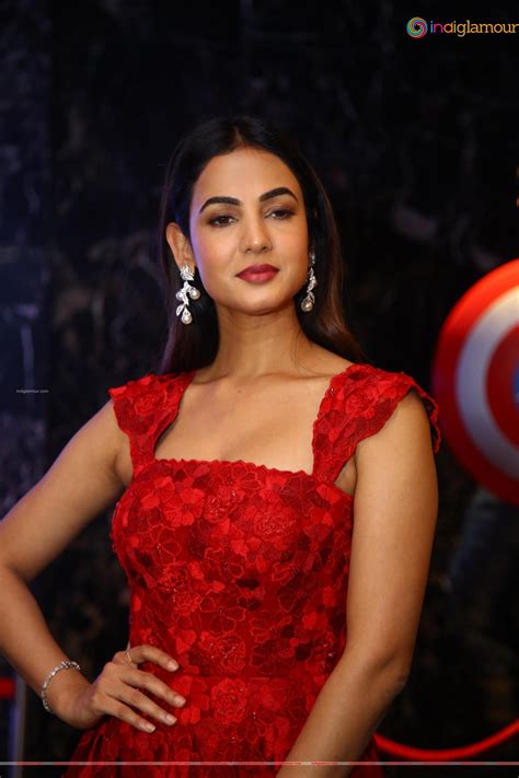 Sonal Chauhan Actress HD photos,images,pics and stills-indiglamour.com ...