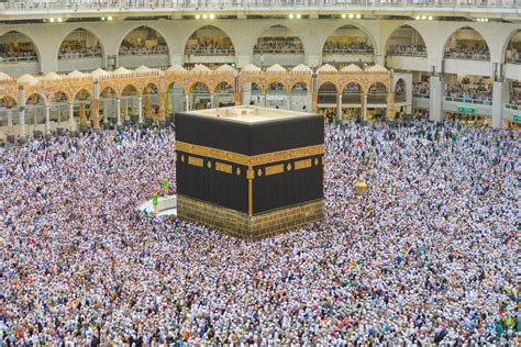 Millions of Muslims seek God in Saudi Arabia during Ramadan - Mission ...