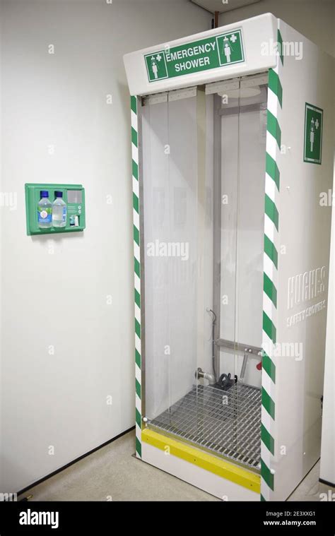 Science Lab Shower 的图像结果