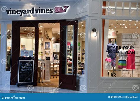 Vineyard Vines Store at Tysons Galleria Shopping Mall in McLean ...