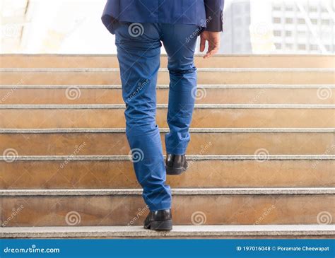 Businessman Stepping Up 的图像结果