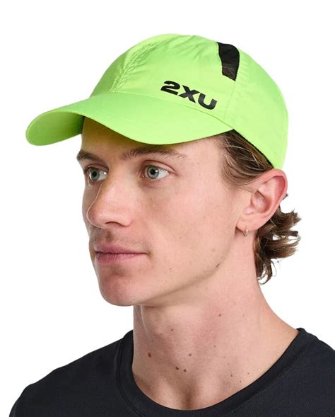 2XU Run Cap (Volt/Black) – BUMSONTHESADDLE