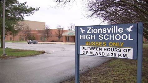 Crews still working to repair Zionsville water main break | wthr.com