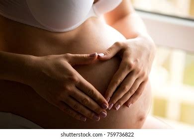 hairy armpits + huge pregnant belly = HOTTEST body ever