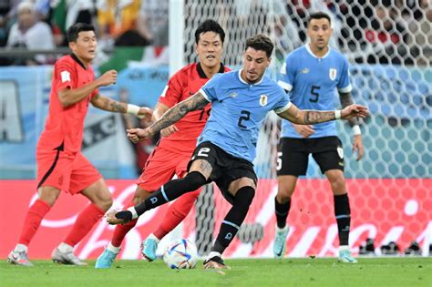 乌拉圭0比0战平韩国，金玟哉倒地不起，韩国女球迷高呼其名 - 哔哩哔哩