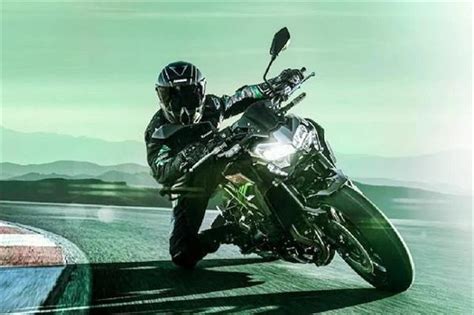948cc चार सिलेंडर इंजन के साथ भारत में लॉन्च हुई 2020 Kawasaki Z900 ...