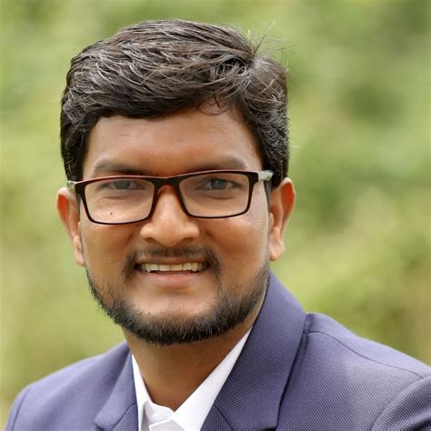 notable alumni, Department of English, Vivekanand College, Kolhapur