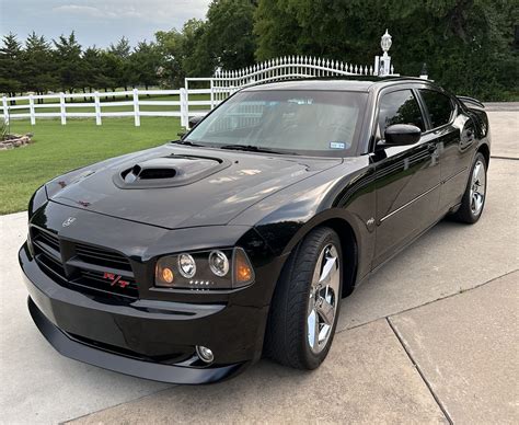 Dodge Charger RT - Cars-On-Line.com
