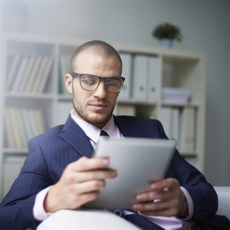 There's A Secret To Looking More Intelligent - Power & Money News