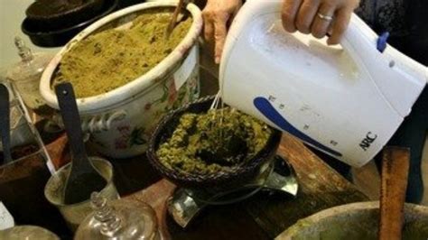 Una biopeluquería de Barcelona trabaja la coloración con plantas