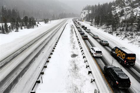 Colorado road conditions: Snow closes portions of I-70, U.S. 6